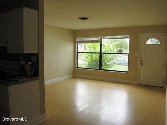 3rd image of 1660 Locke St