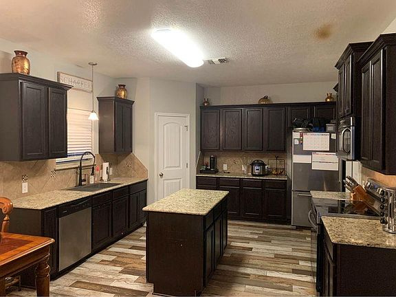 5th image of 2801 Curtis Dr