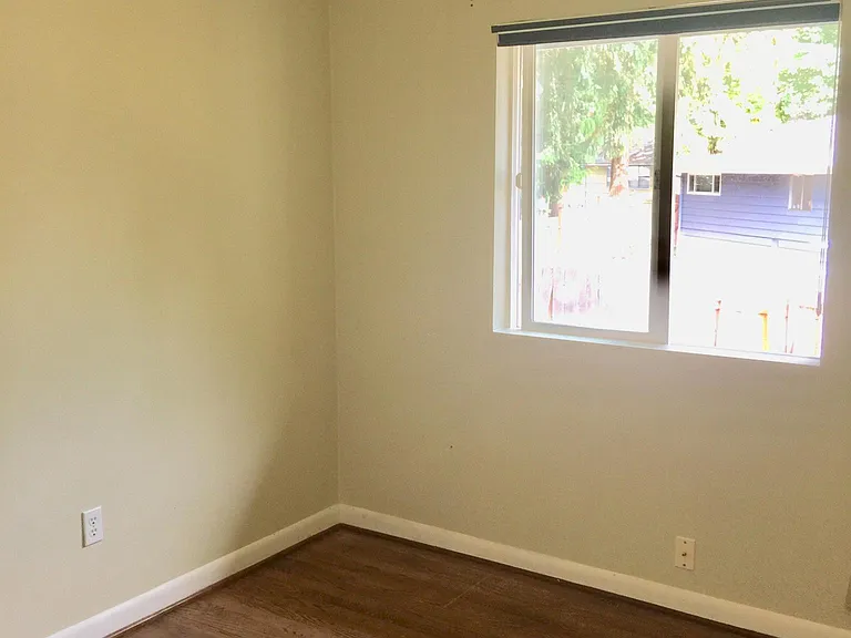 NE Northgate Way — Photo 13