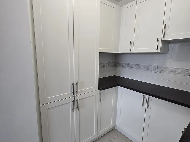 66 Broadway Ave — Photo 29