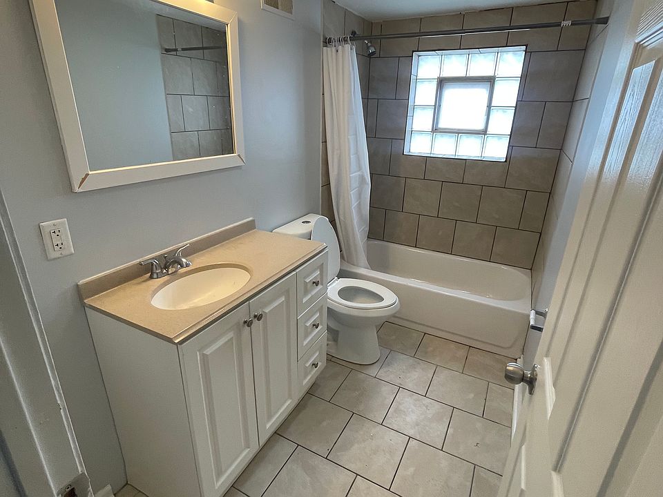 1st image of 372 Greenbay Ave #B