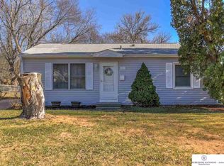 7413 Terry Dr, La Vista, NE 68128