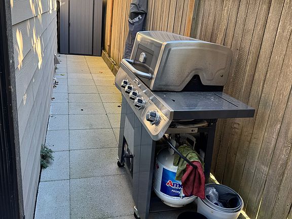 4th image of 7117 Rainier Dr APT A