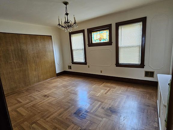 4th image of 416 Greenmount Ave