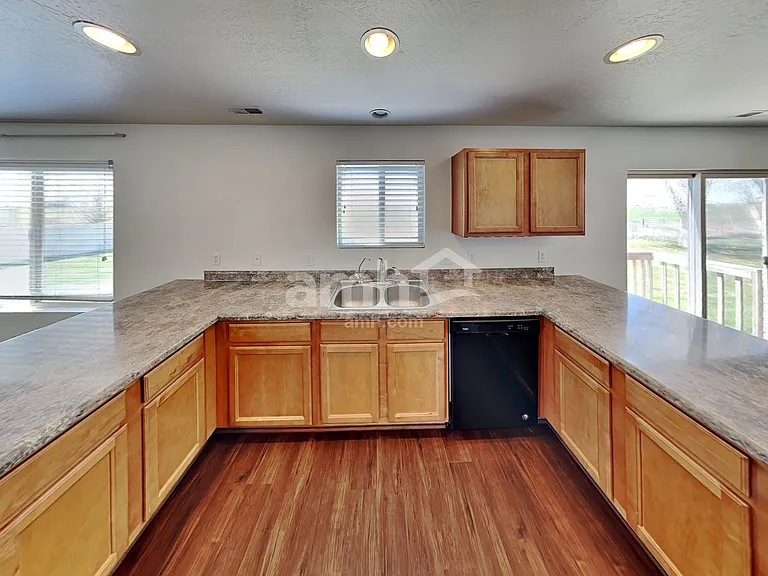 2464 S 3585 W — Photo 3