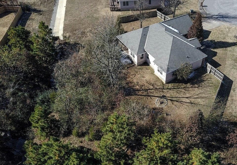 2nd image of 924 E Olrich St