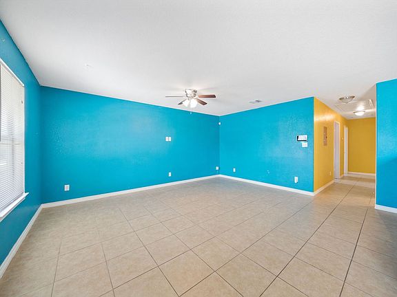5th image of 215 Carranza St
