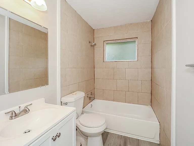 1216643_029_bathroom_12925727.jpg