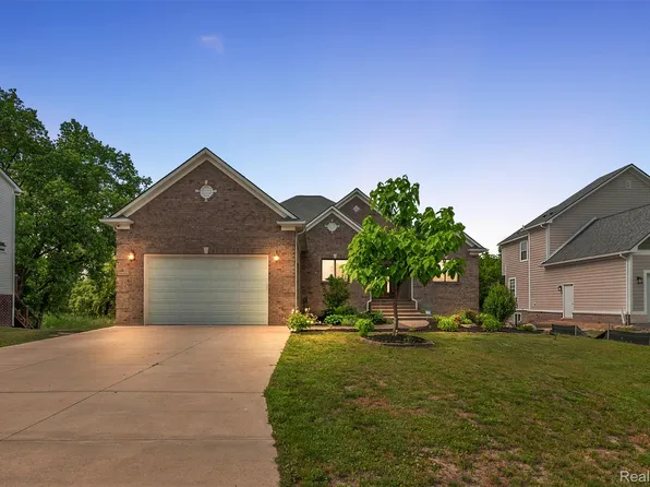 1820 Crimson Ridge Dr, Commerce Township, MI 48390