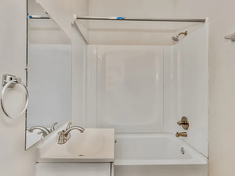 535392_024_main_bathroom_13457608.jpg