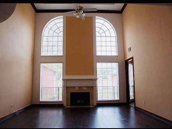 3rd image of 610 Winston Ln