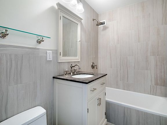 4th image of 551 Main St APT 203