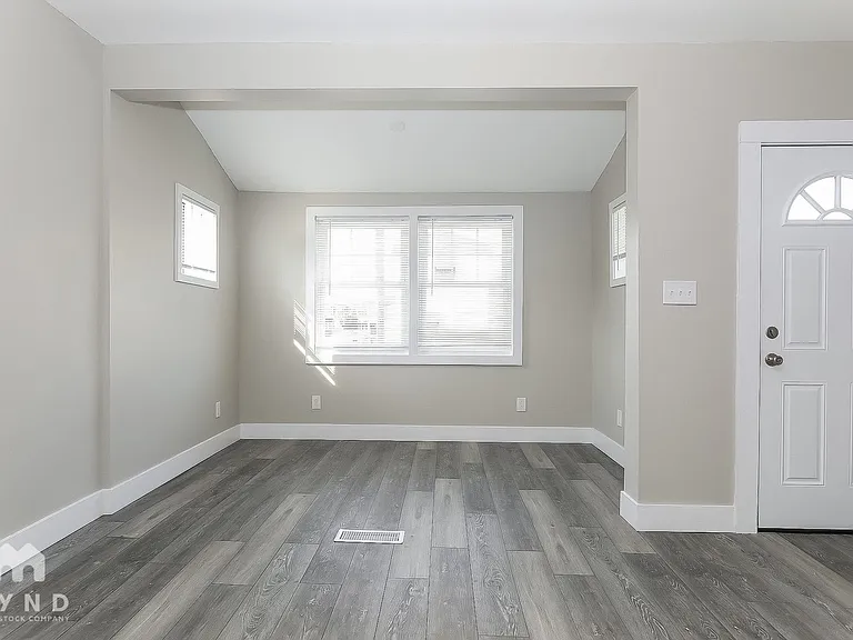 1276 Wager St — Photo 3