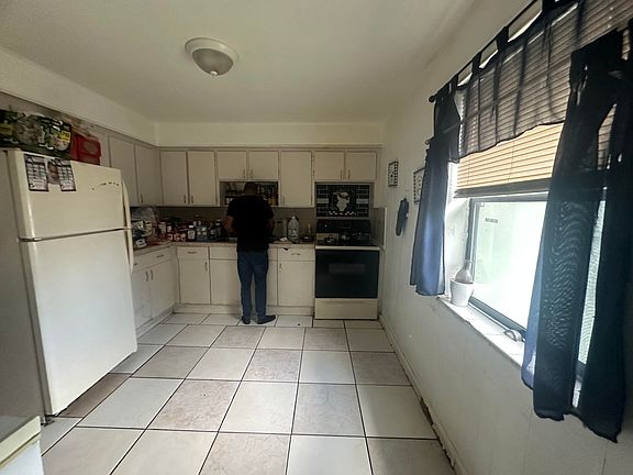 4th image of 5626 SW 27th Street