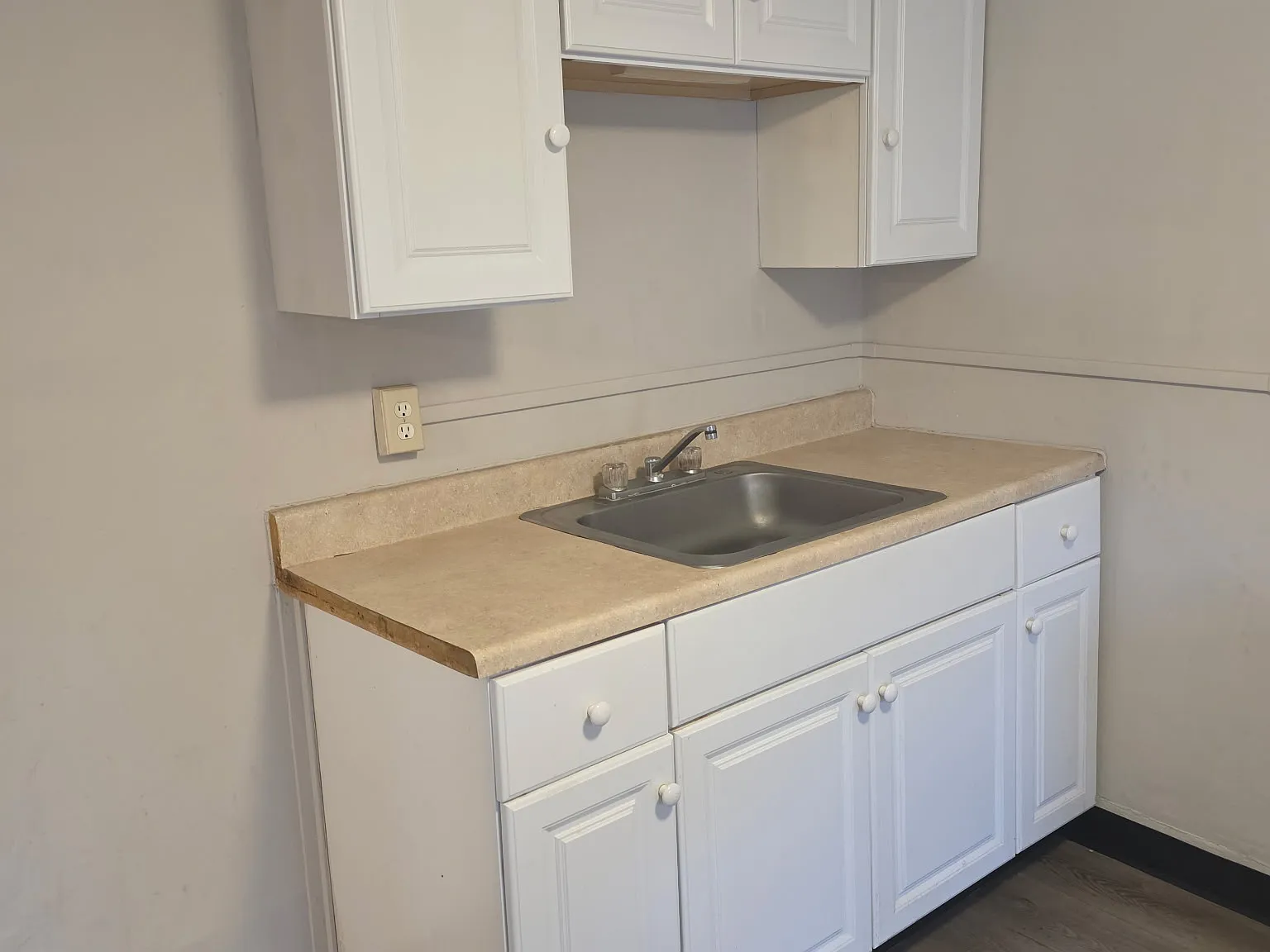 1 bed, 550 sqft, $975 — Photo 3