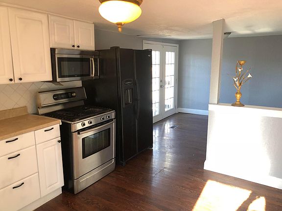 4th image of 3626 Tracy Ave