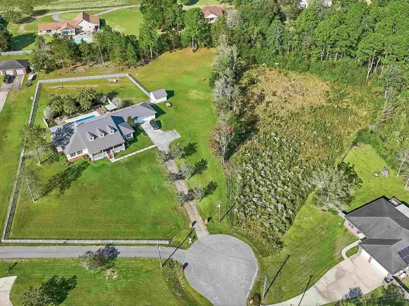 1950 Meander Cir, Cantonment, FL 32533