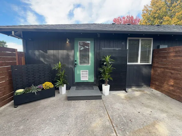 3261 Blackthorn Way, Medford, OR 97504