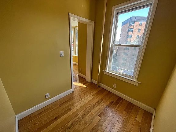 5th image of 127 Palisade Ave #3