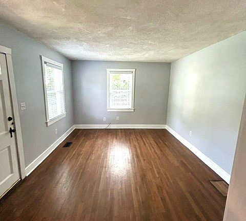 5th image of 2911 Dobbs Ave