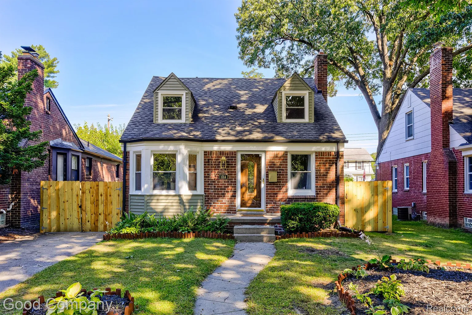 1014 Marshfield St photo 1