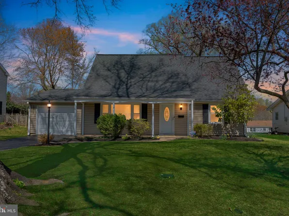 12808 Belhurst Ln, Bowie, MD 20715