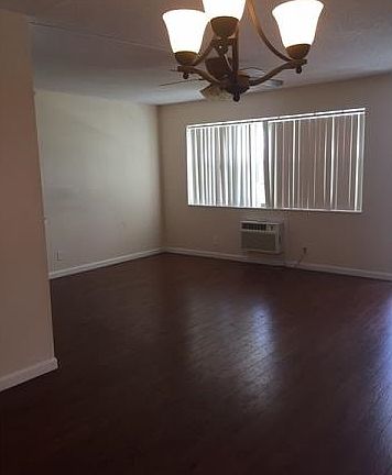 3rd image of 103 Markham E #103