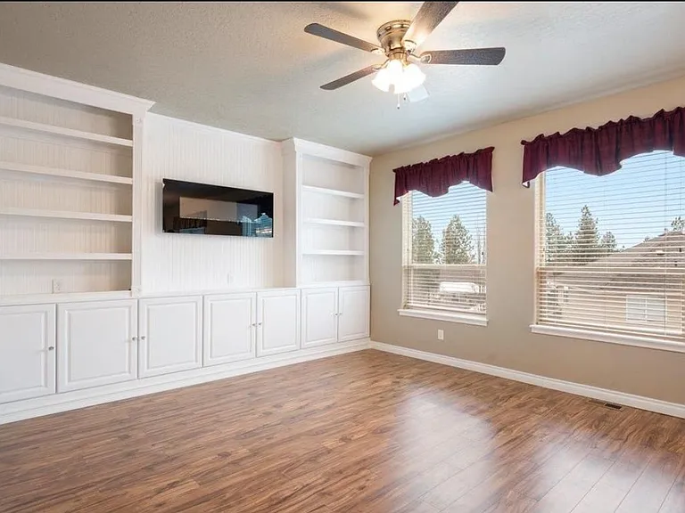 4819 N Emerald Ln — Photo 17