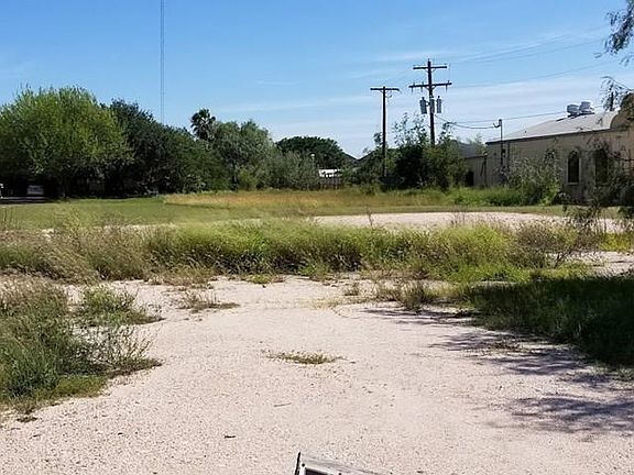 4th image of 3100 N Closner Blvd