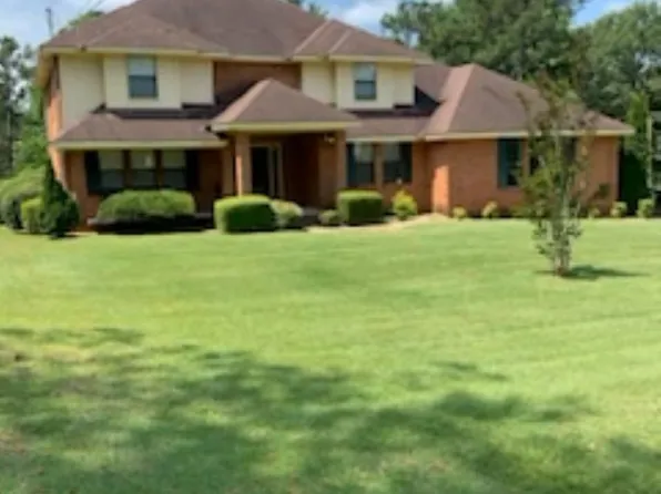 606 Lakeview Dr, Tuskegee, AL 36083