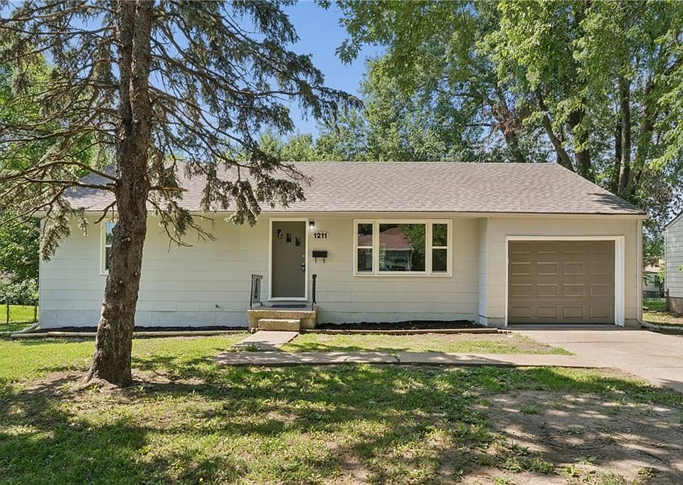 1st image of 1211 NE 67th Pl