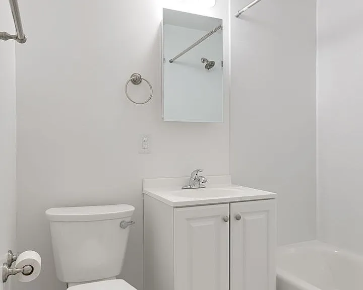 2407 Hampshire Ave — Photo 16