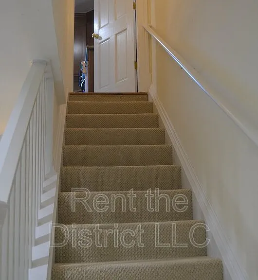 1114 Abbey Pl NE — Photo 16