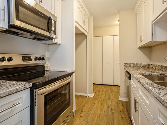 4th image of 1813 Hemlock Pl APT 205