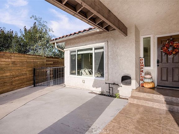 3rd image of 10110 Sunland Blvd
