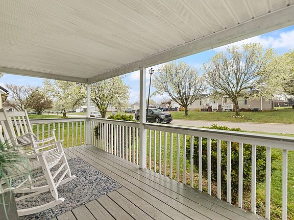 3rd image of 136 Derby Dr