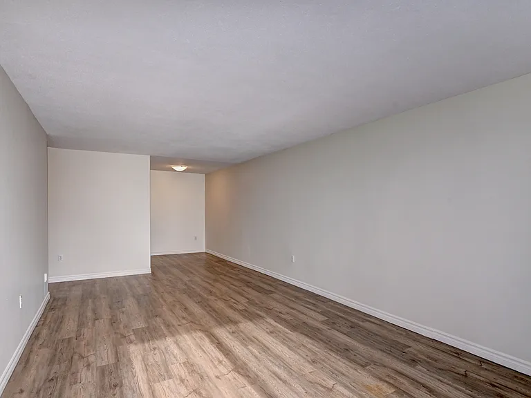 564 Durham Cres — Photo 10