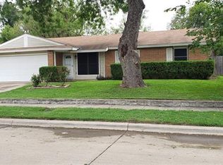 2511 Gilbert Cir, Arlington, TX 76010