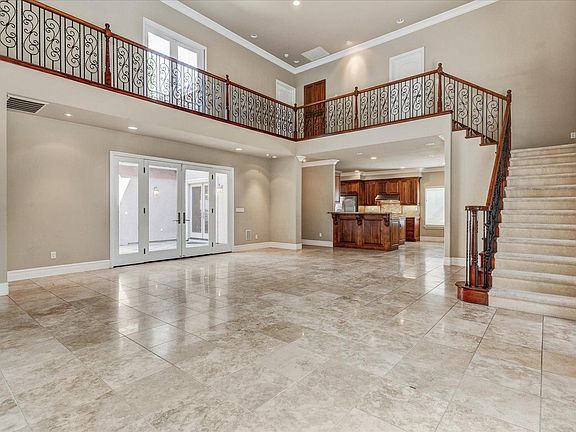 3rd image of 819 Sierra Oaks Vista Ln