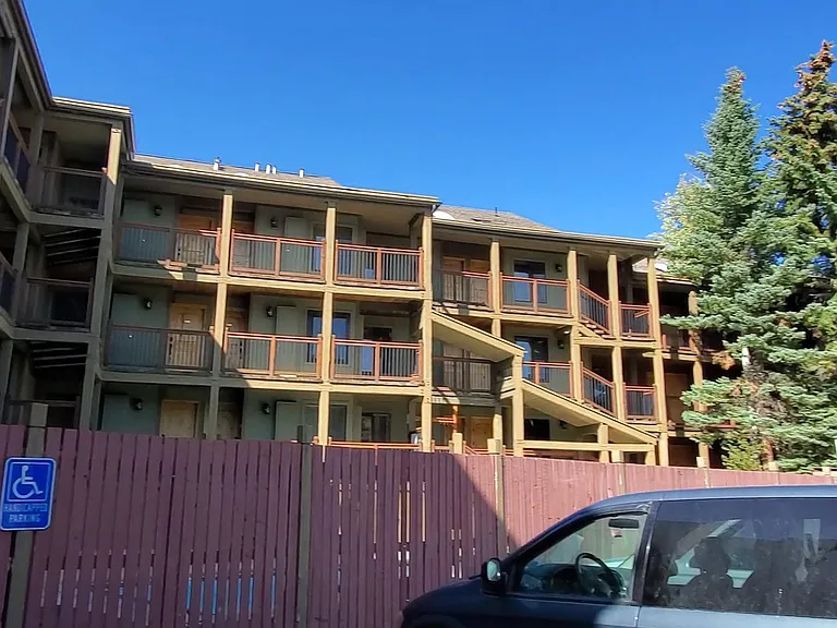 1530 Empire Ave #200 — Photo 10