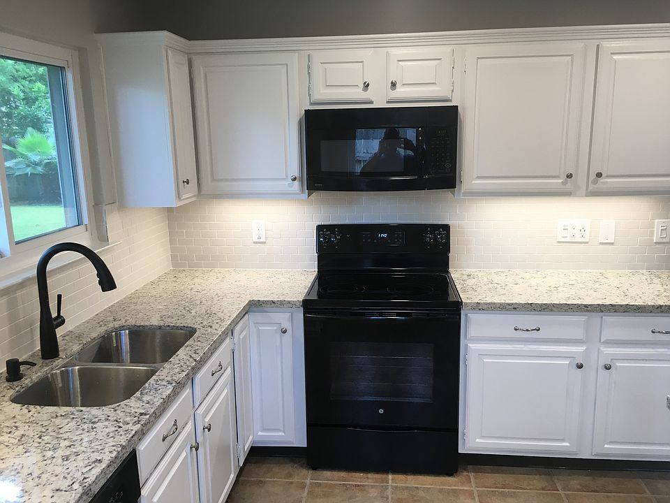 New oven, granite, backsph. 