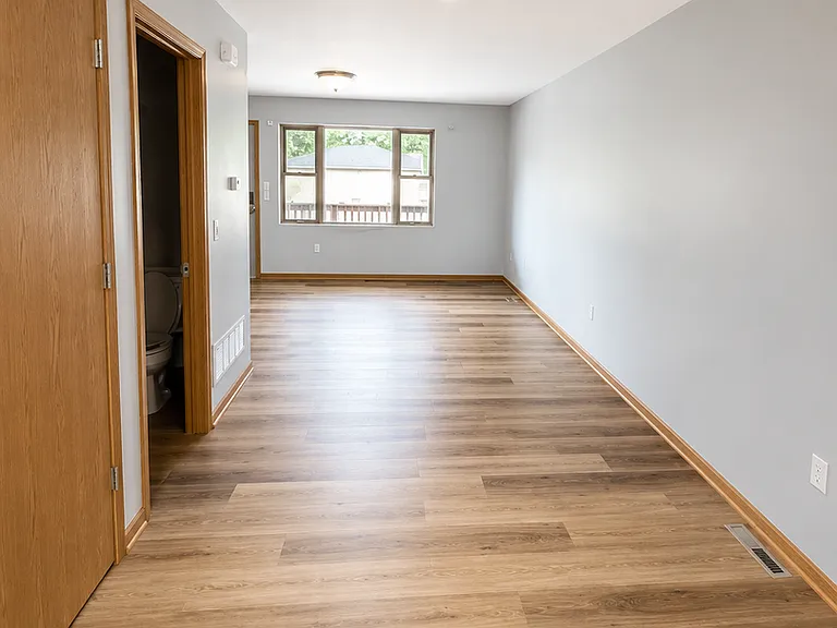 815-829 Hawkeye Dr — Photo 3