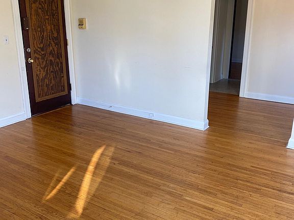 3rd image of 119 W 33rd St APT 201