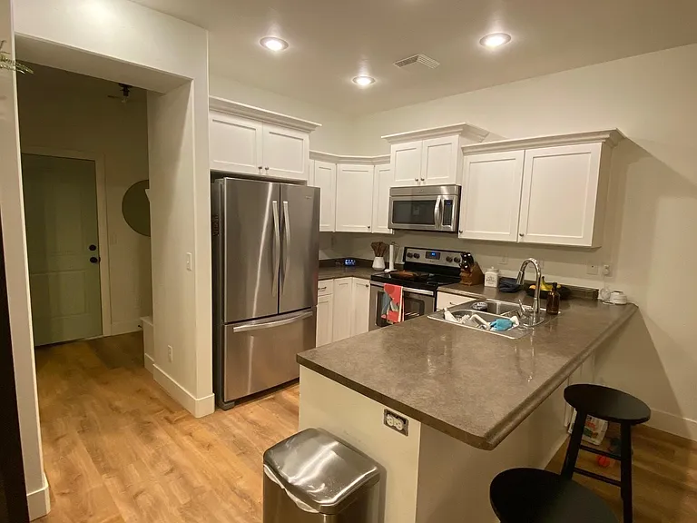921 S 2400 W — Photo 3