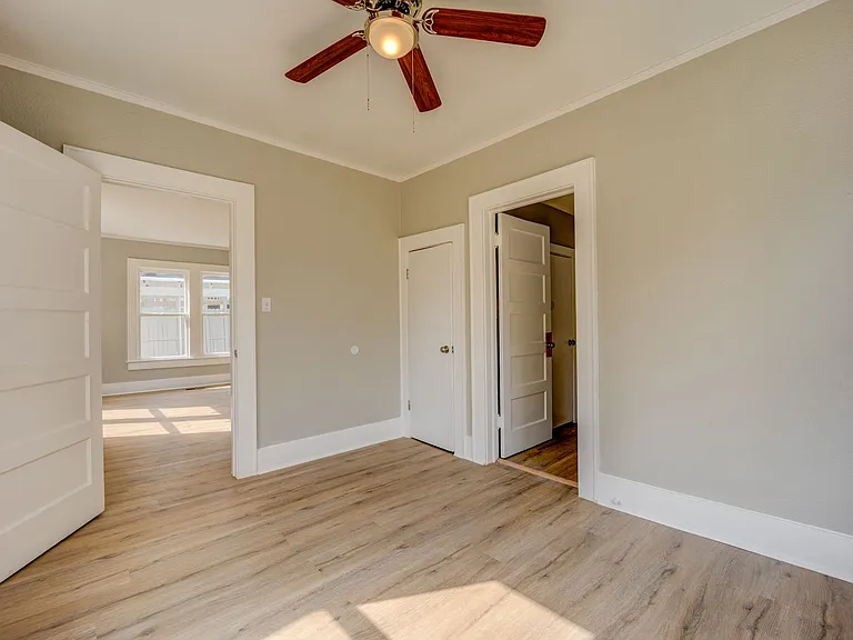 1316 S 22nd St — Photo 16