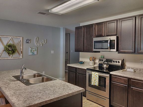 5th image of 610 Verbena Dr