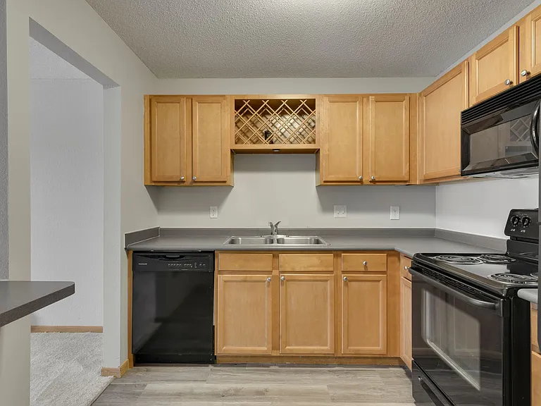 Summer Creek Apartments — Photo 11