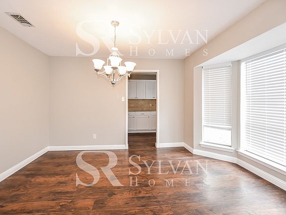 5th image of 2207 Crooked Oak Ct