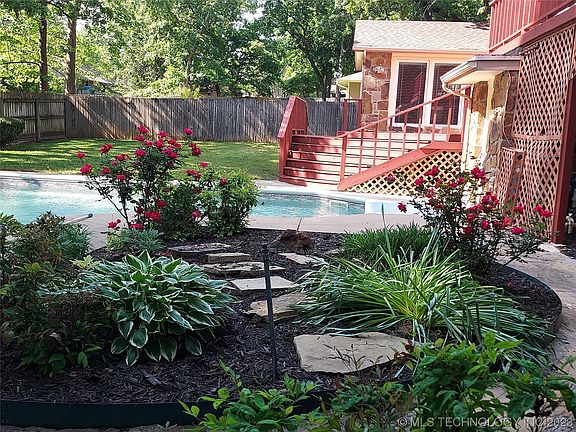 5th image of 1007 N Faulkner Pl