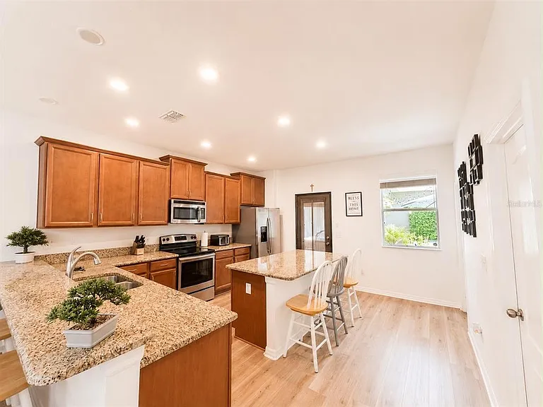 12820 Strode Ln — Photo 9